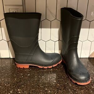 KAMIK KAMIK  RAINBOOTS RANGER BLACK/RED size 5, made in Canada